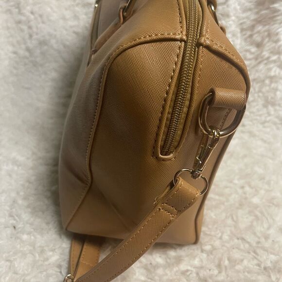 Betty Boop Tan Satchel with Quilted stones Detail and Gold tone Hardwares - Picture 8 of 16